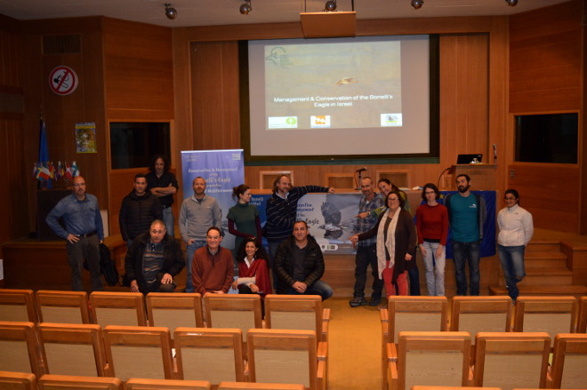 Foto de grupo de algunos de los organizadores y asistentes al taller formativo en Atenas del proyecto LIFE Bonelli eastMed. Foto: Popi Baxevani / NHMC.
