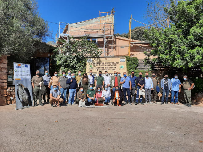 Foto de grupo de los asistentes a las jornadas técnicas, en las instalaciones de la Fundació Natura Parc.