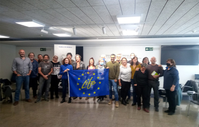 Foto de grupo de los participantes en el reciente encuentro en Pamplona sobre el águila de Bonelli.